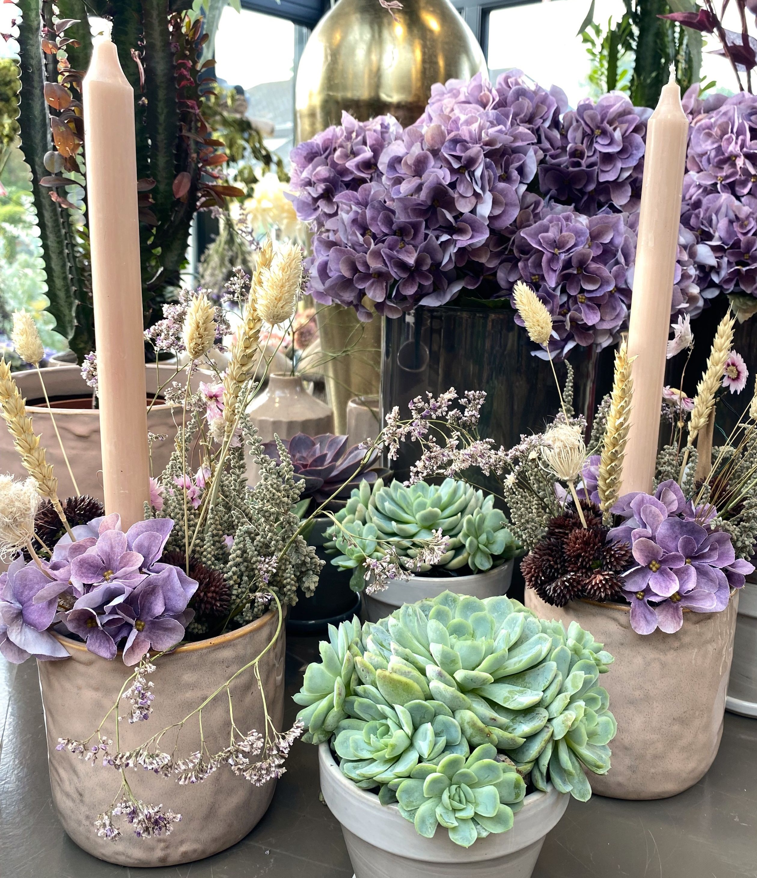 Farbenfrohe Blumensträuße und Gestecke erwarten Sie in der Adenium Floristik Manufaktur.jpg